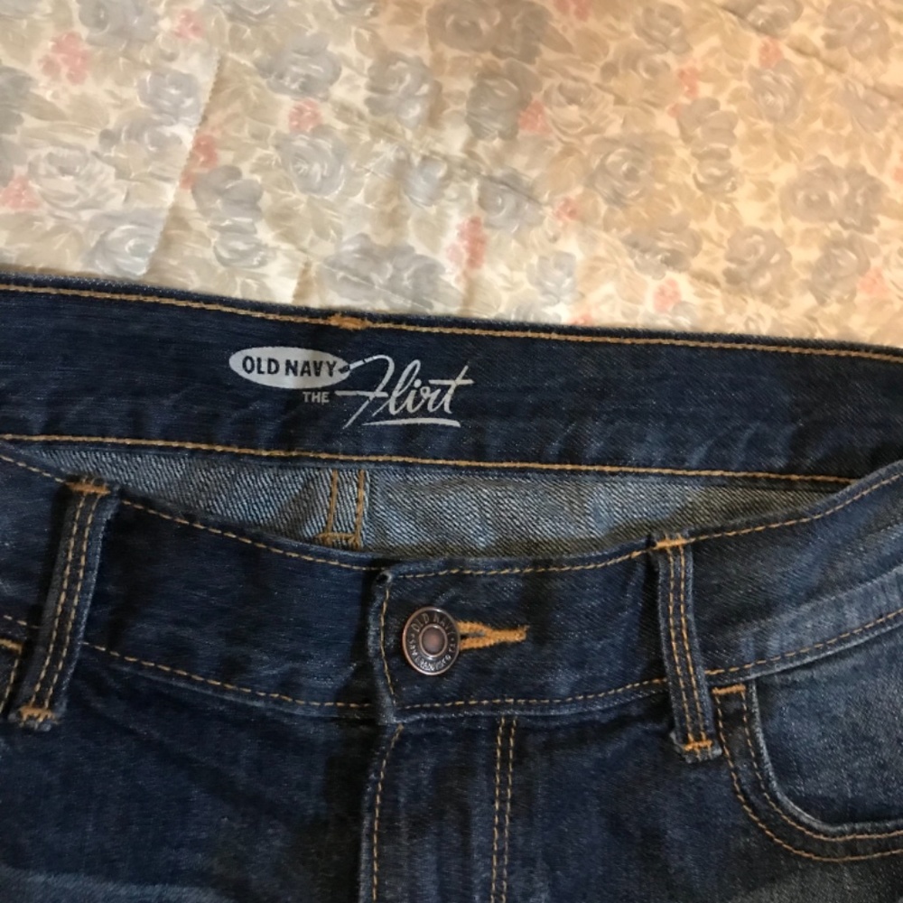 Shorts - Picture 2 of 3